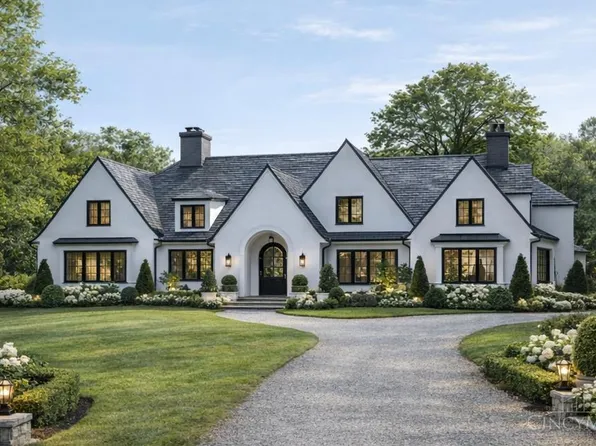 3 Noel Ln, Indian Hill, OH 45243