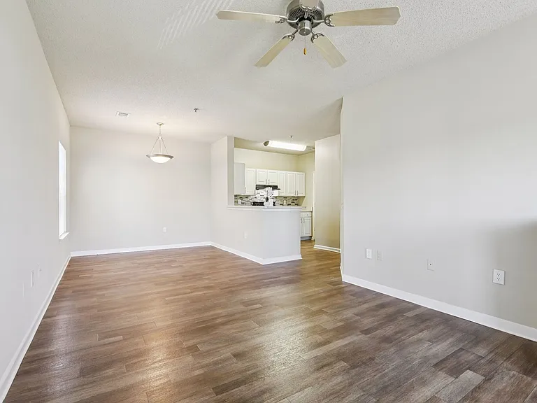 Brookside Park Apartments — Photo 29