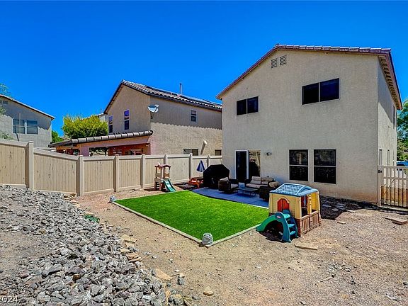 2nd image of 4279 Walnut Glen Dr