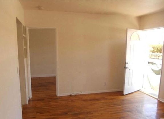 4th image of 3964 Maplewood Ave