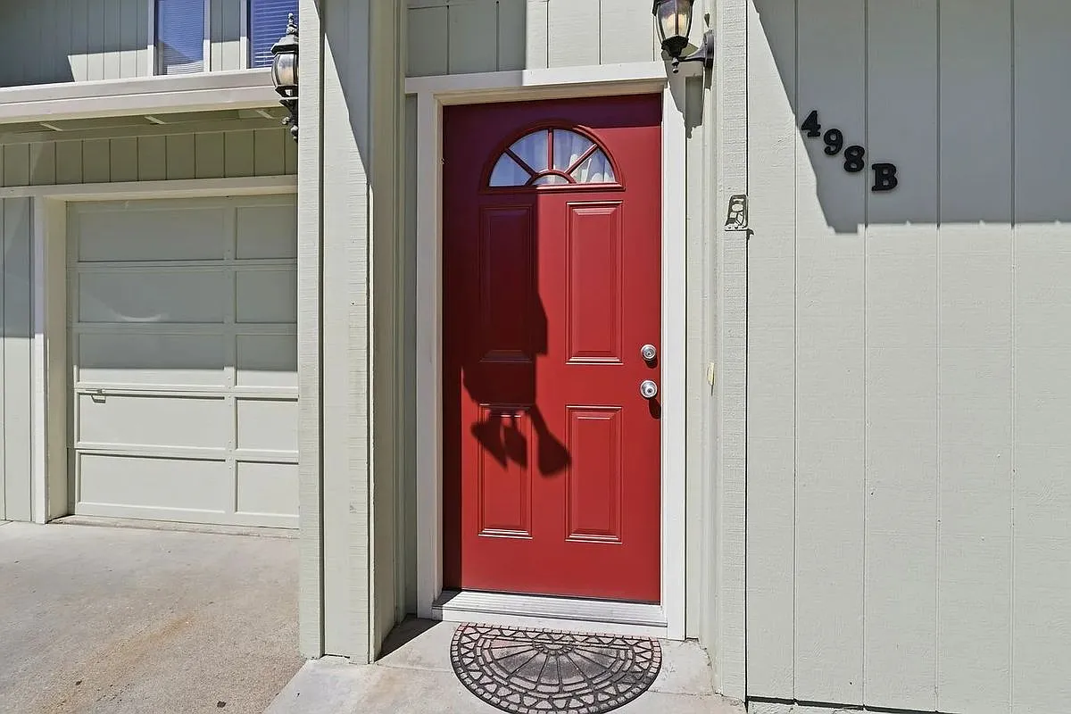 3 bed, 1.5 bath, 1346 sqft, $3,600 — Photo 3