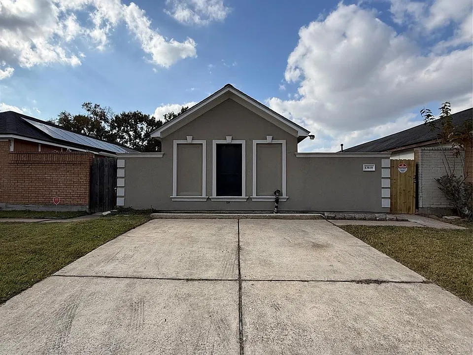 13810 Northlake Dr