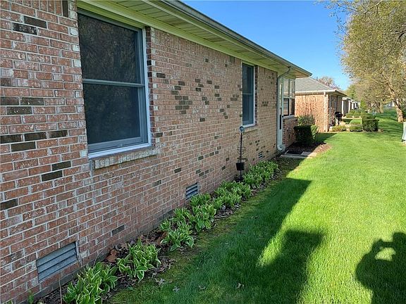 5th image of 122 Dover Blvd N #20