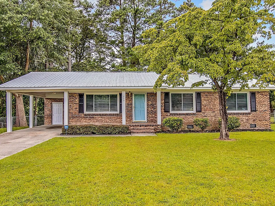 124 Golf Dr