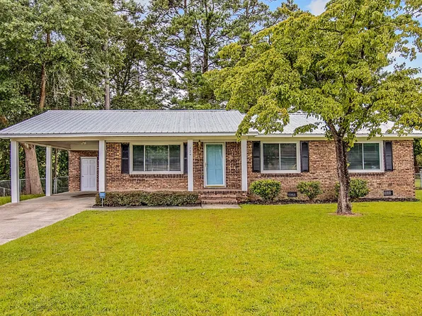 124 Golf Dr, Fayetteville, NC 28314