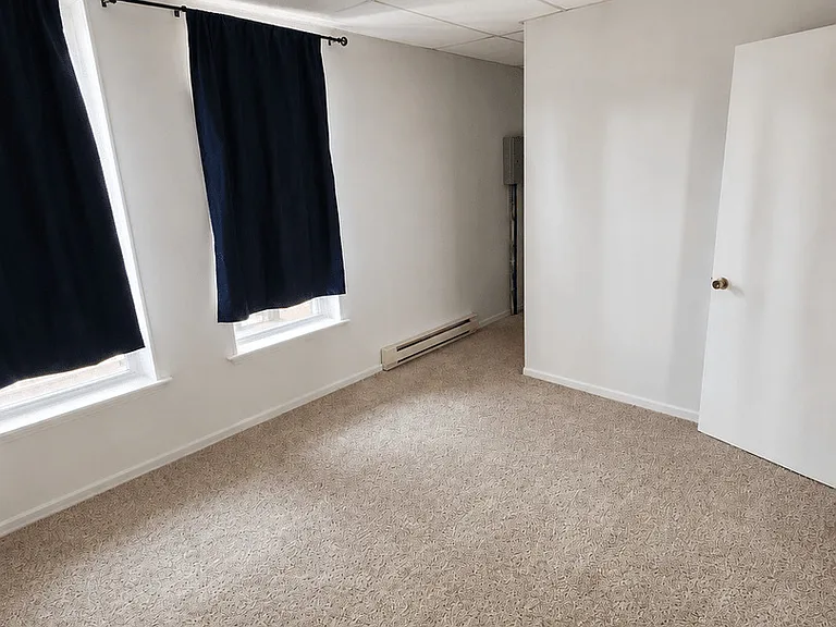115 W Pearl St — Photo 5