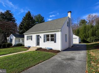 8 Red Bud Dr, Millersville, PA 17551