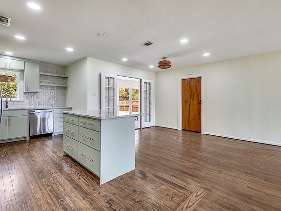 3rd image of 4237 Skillman St