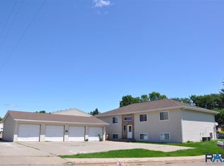 1400 E Rushmore Dr, Brandon, SD 57005