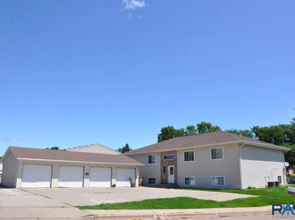 1400 E Rushmore Dr, Brandon, SD 57005