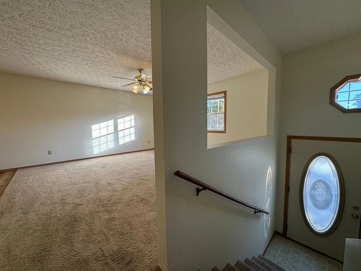 Building Photo - 15350 Top Dr