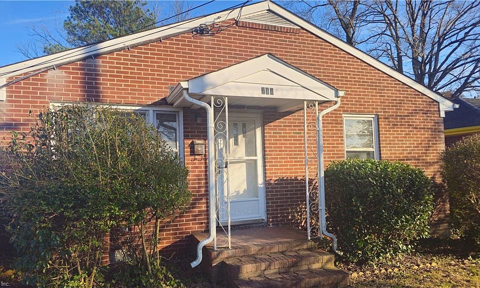 1st image of 210 Maple St