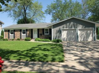 445 N Everett Dr, Palatine, IL 60074