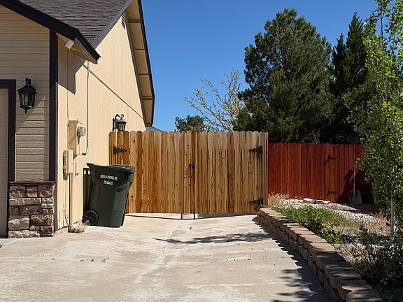 3rd image of 974 Hilltop Dr