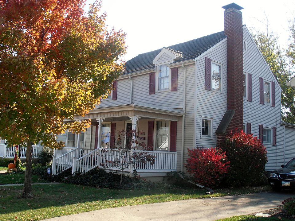 1st image of 536 Linn St