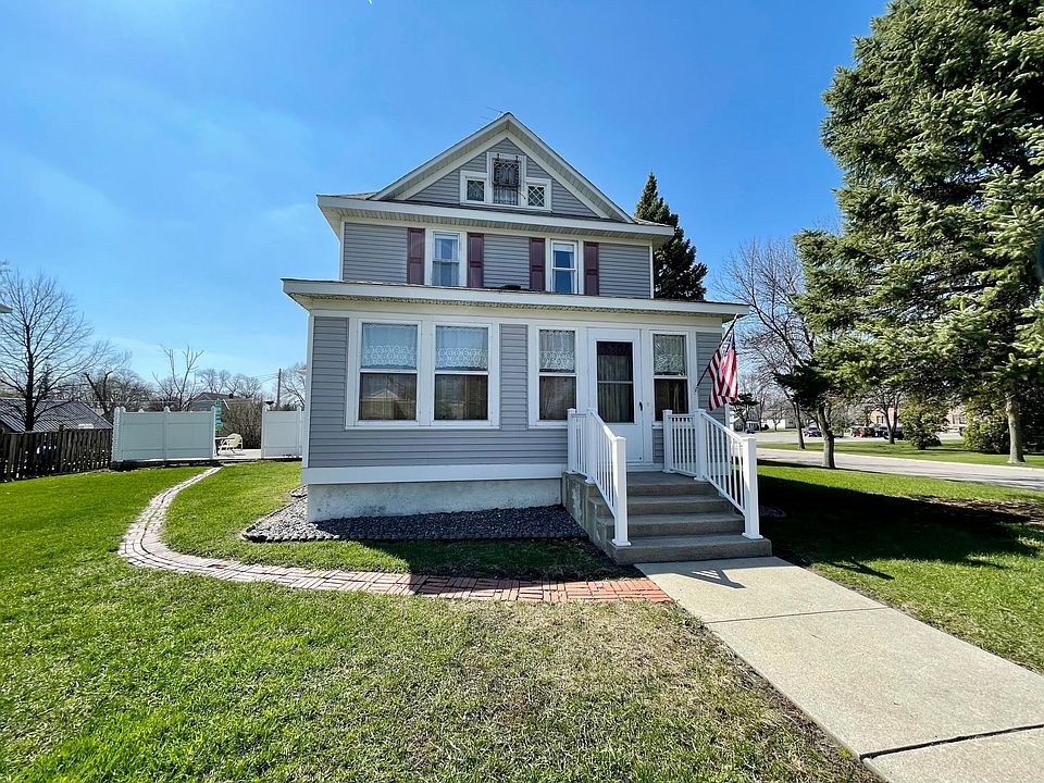 1st image of 402 S 10th St
