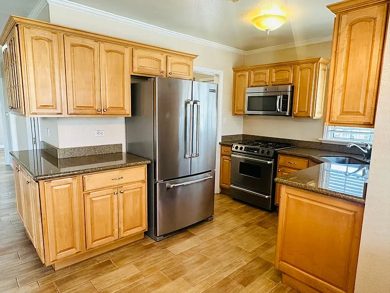 24458 University Ave — Photo 10