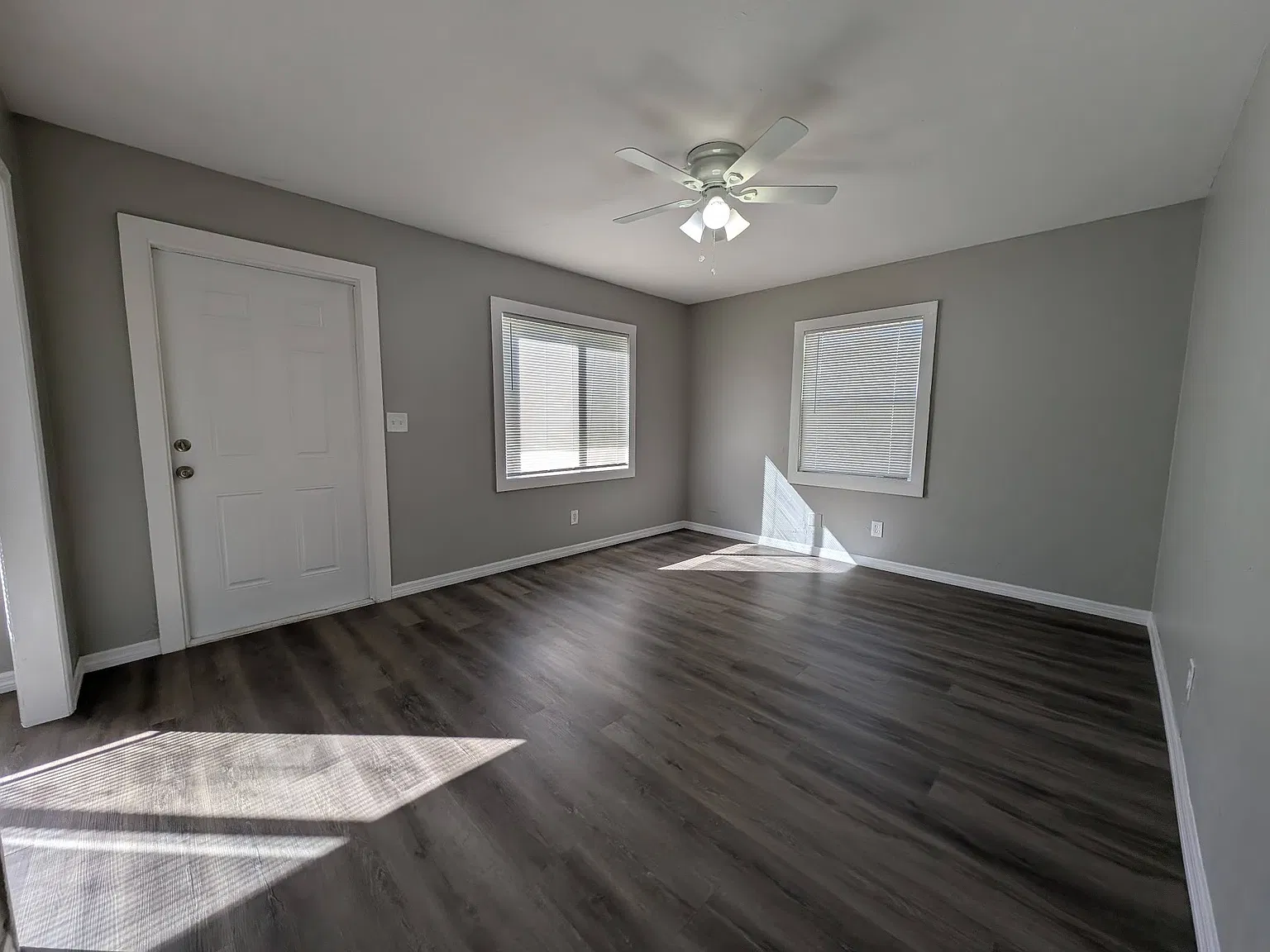 3 bed, 950 sqft, $1,795 — Photo 4