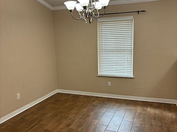 4th image of 2500 Tarkiln Oak Dr