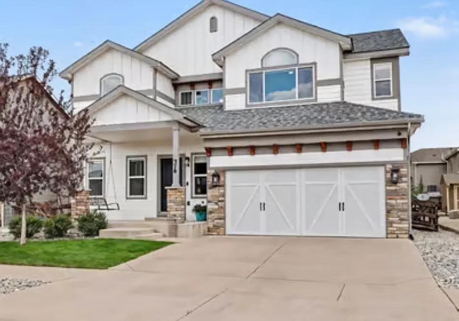 6 bed, 3160 sqft, $3,400 — Photo 1
