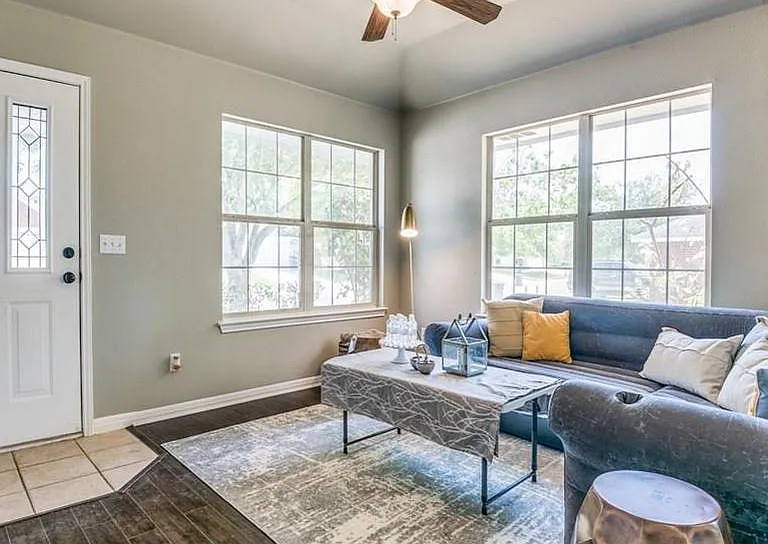2066 Bentwood Dr — Photo 2