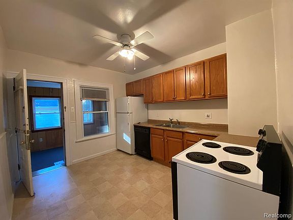 3rd image of 887 Saint Clair St #A