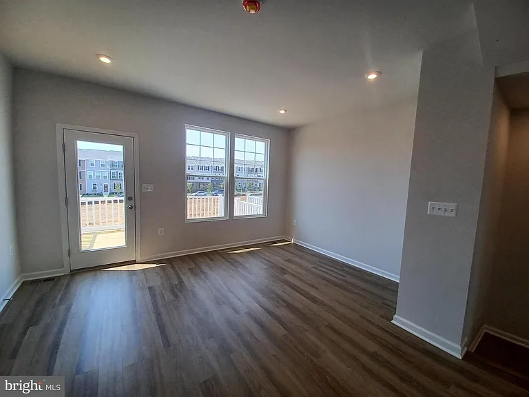 182 Coolidge Ave — Photo 2