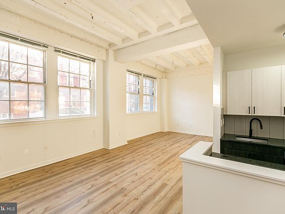 3rd image of 109 W Wildey St Unit 104