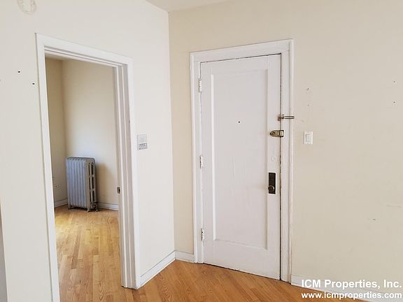 3rd image of 3928 N Pine Grove Ave #2WN