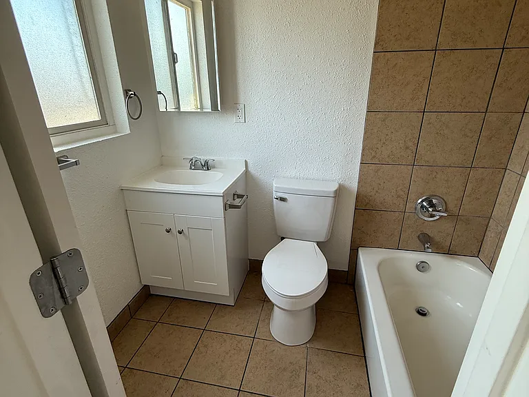 530 N San Joaquin St #10 — Photo 2