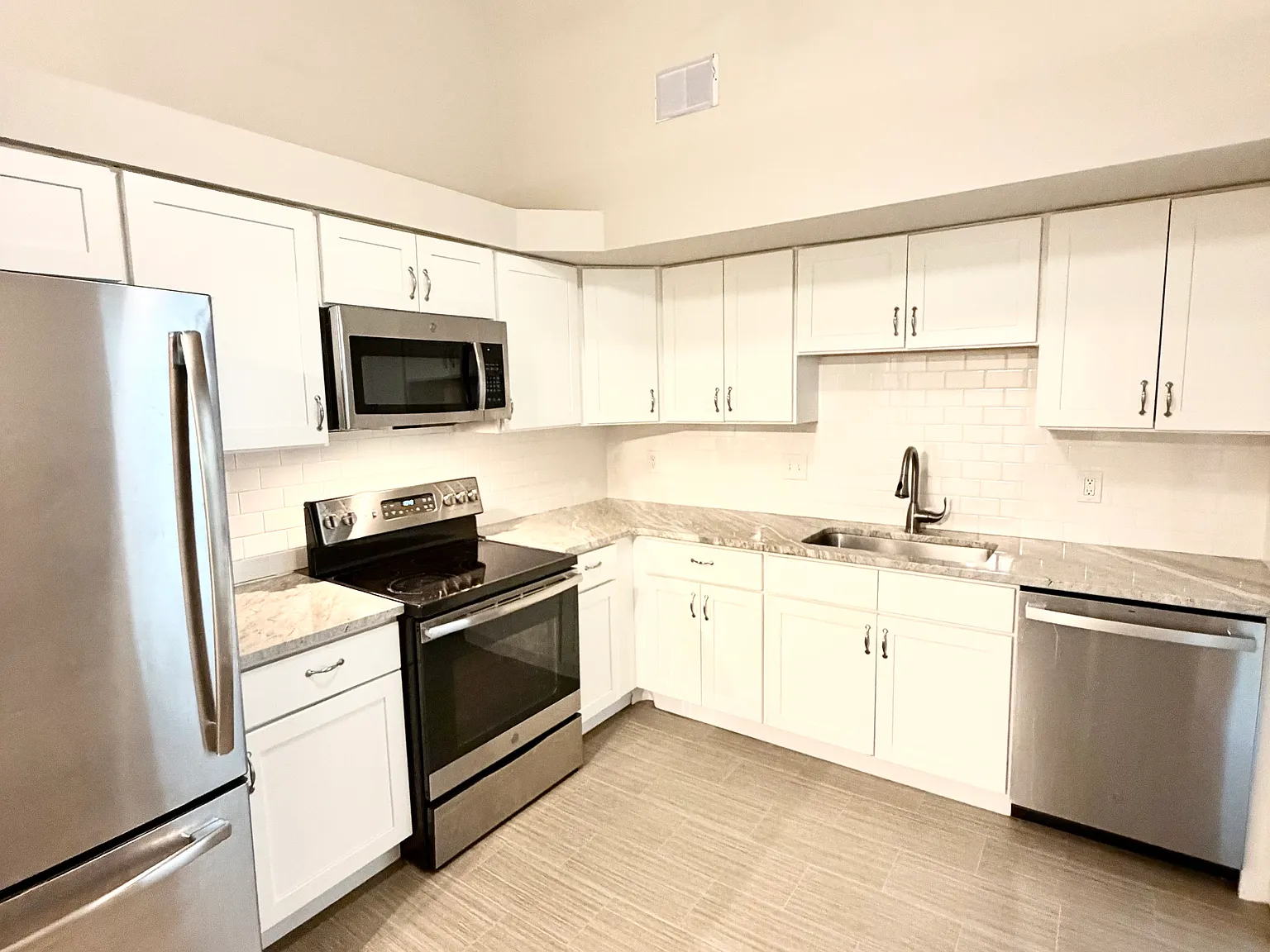 2 bed, 1213 sqft, $1,550 — Photo 3
