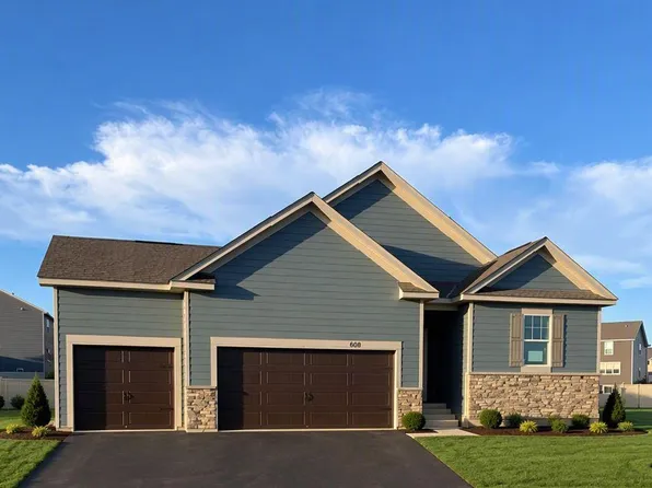 1712 Oak Creek Dr, Chaska, MN 55318