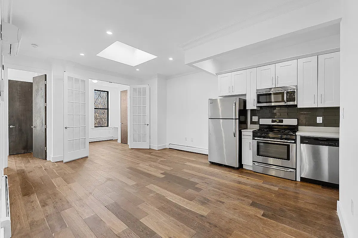 792 Hart Street — Photo 2