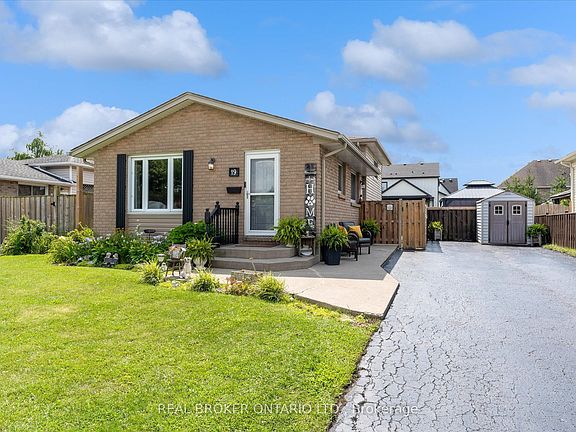 3rd image of 19 Acadia Dr
