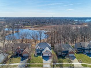 207 Lions Ct, Lake Zurich, IL 60047
