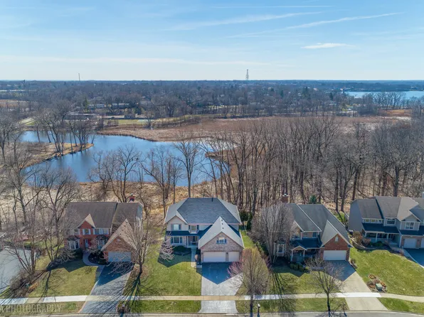 207 Lions Ct, Lake Zurich, IL 60047