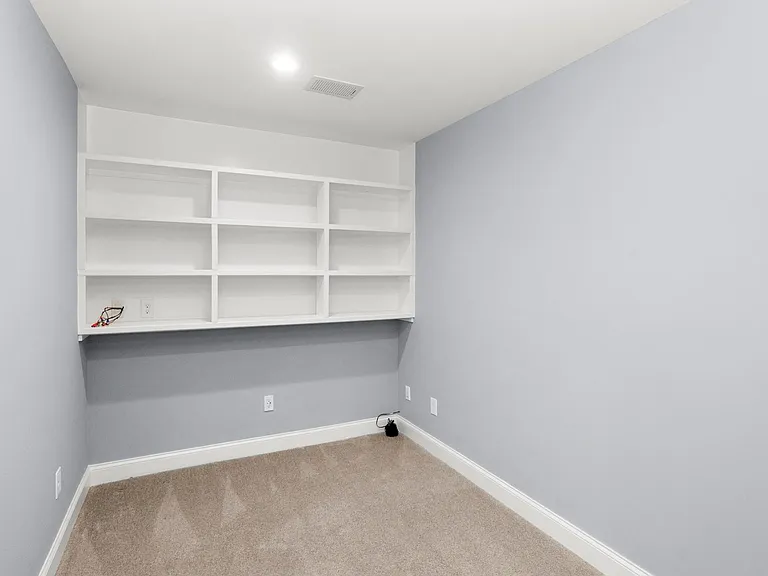 239 E Bledsoe St — Photo 39