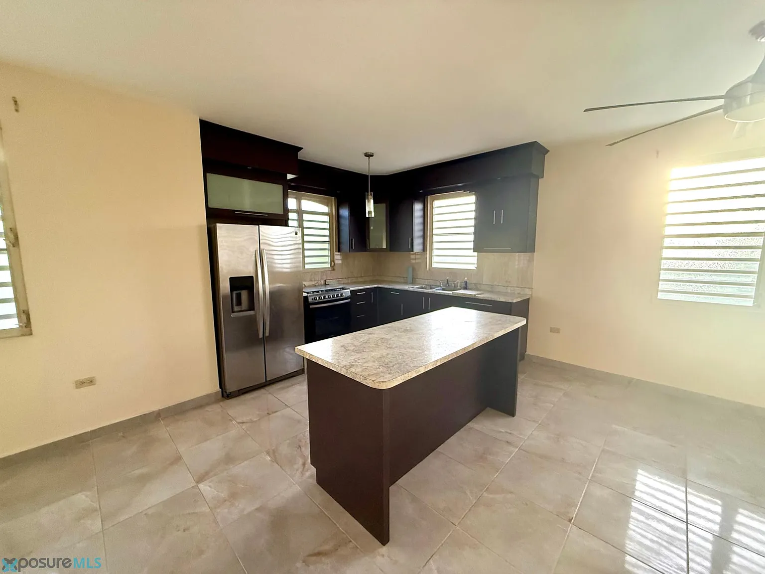 3 bed, 2.5 bath, 2500 sqft, $2,300 — Photo 4