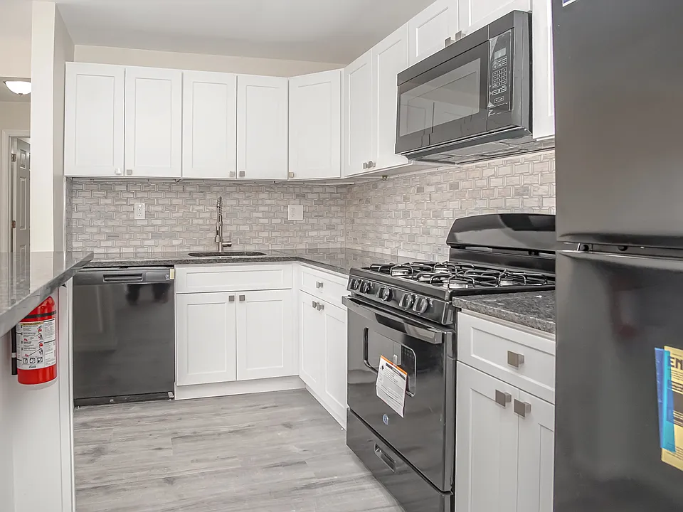300 Broadwayapt #C12
