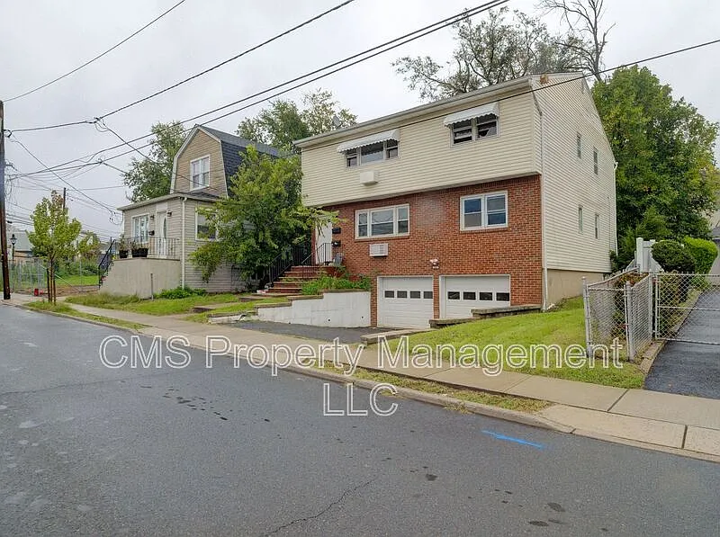 3 bed, 1.0 bath, 934 sqft, $2,700 — Photo 2