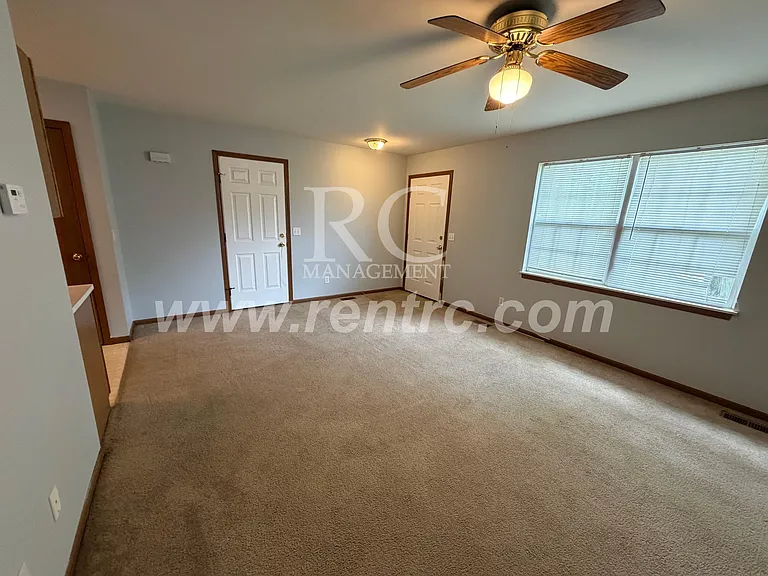 712 W Elm St #W — Photo 10