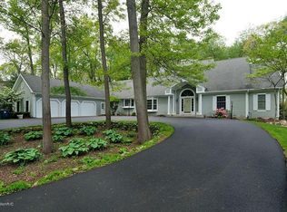 8401 Glenwynd Dr, Kalamazoo, MI 49009