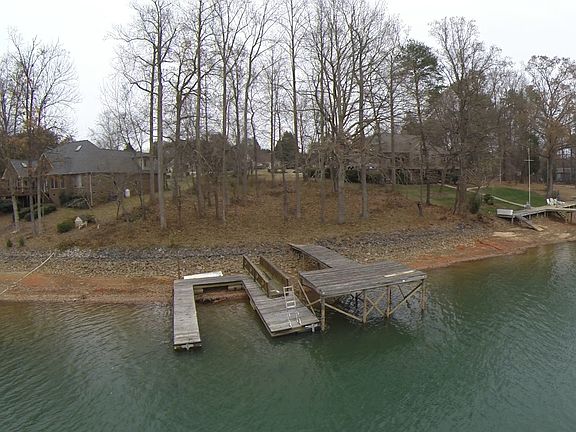 5th image of 140 Southwood Park Rd