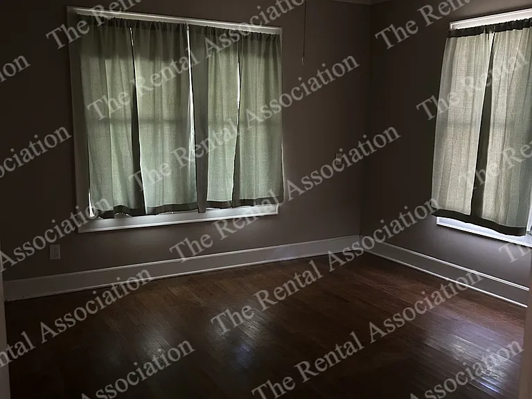 309 E Texas Ave — Photo 9
