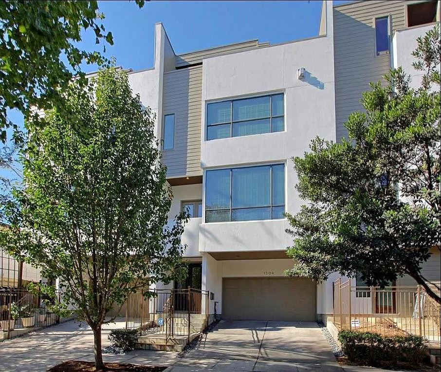 3 bed, 3.5 bath, 2669 sqft, $3,995 — Photo 1