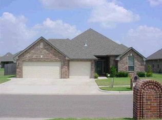 10913 NW 116th St, Yukon, OK 73099