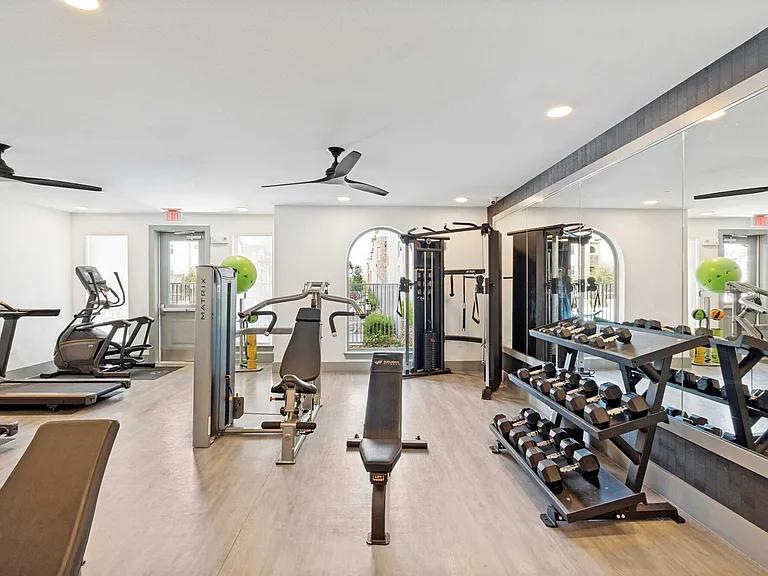 Palladium Crestway — Photo 41