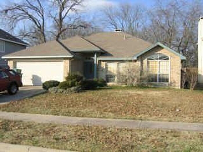 1st image of 1214 Hyde Park Dr