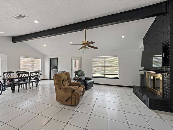 3rd image of 507 Magnolia Bnd