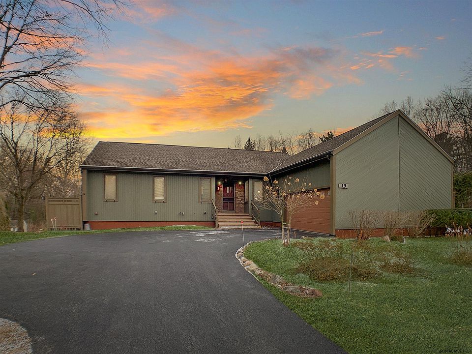 1st image of 19 Orchard Park Dr